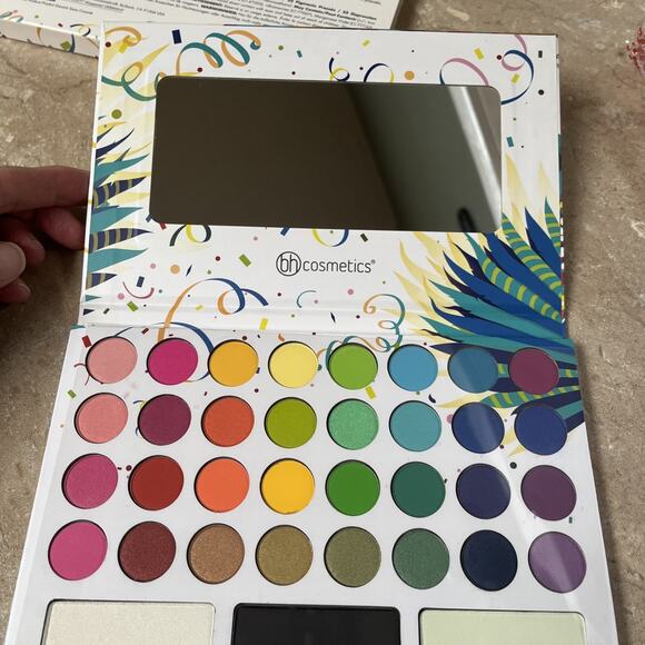 bh Cosmetics Eyeshadow Palette Take Me Back To Brazil 35 Color 1.23 Oz - Picture 3 of 3
